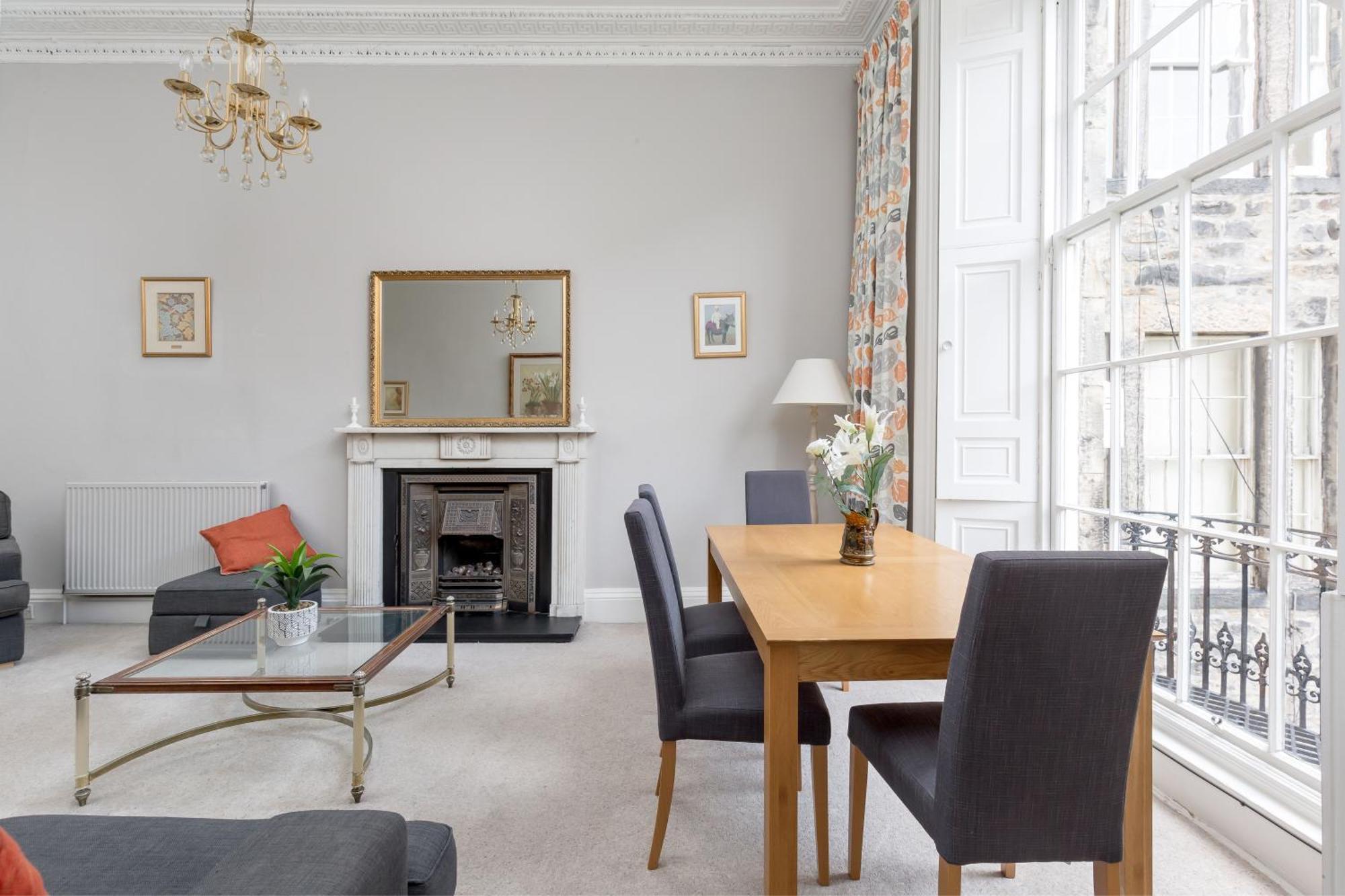 Light And Spacious 2 Bedroom Flat In Heart Of EDI Eksteriør billede