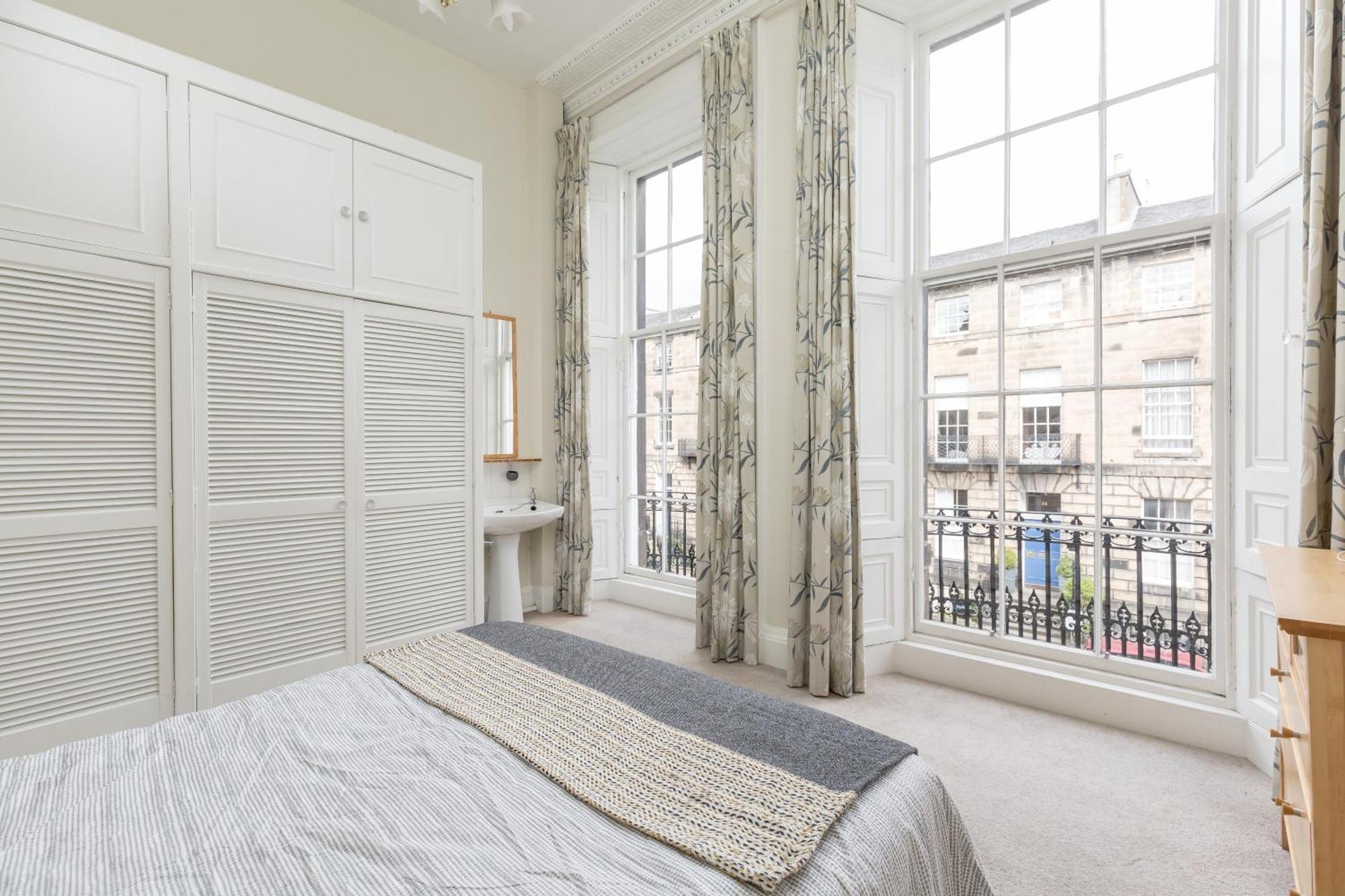 Light And Spacious 2 Bedroom Flat In Heart Of EDI Eksteriør billede