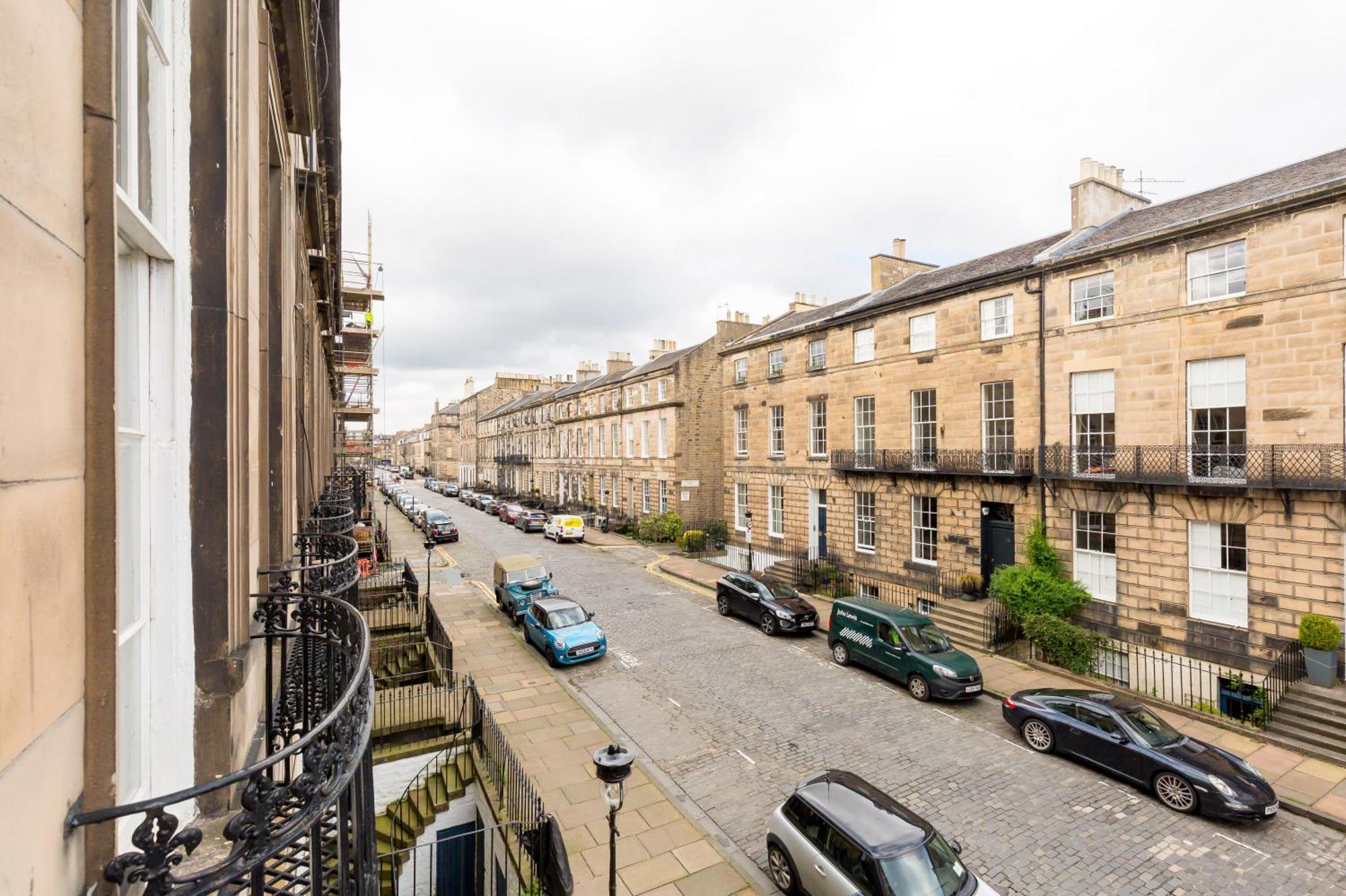 Light And Spacious 2 Bedroom Flat In Heart Of EDI Eksteriør billede