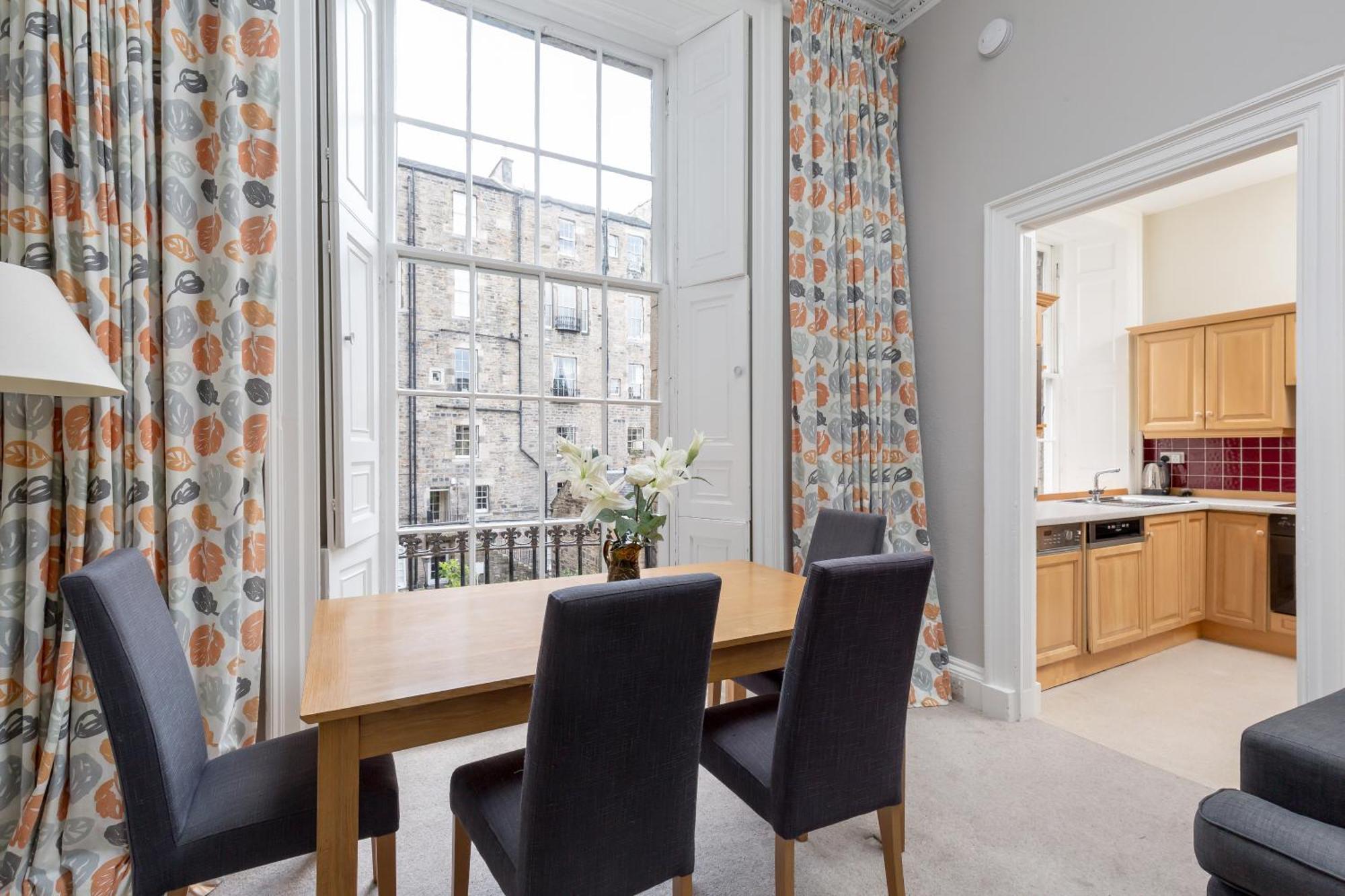 Light And Spacious 2 Bedroom Flat In Heart Of EDI Eksteriør billede